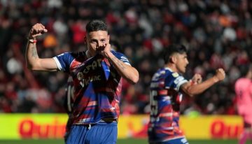 Unión metió cuatro goles en 33 minutos y le dio un golpe de nocaut a Instituto en Córdoba