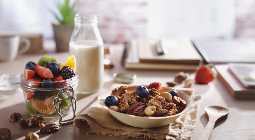 David Sinclair, experto de Harvard, sobre desayunar en la oficina: «Retrasar la hora del desayuno es un hábito aliado de la longevidad»
