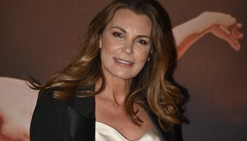 Mar Flores (56 años) sobre su rutina de ejercicio: «Entreno 5 veces a la semana o más, alterno ejercicios de fuerza y yoga, es siempre lo primero que hago cada día»
