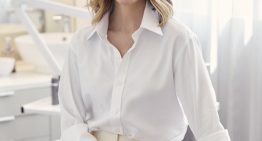 Sarah Chapman, facialista de Victoria Beckham: «La piel madura se vuelve  más seca, por eso recomiendo no solo crema hidratante con ácido hialurónico sino también aceites»