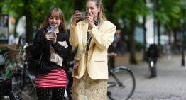 Dos veinteañeros catalanes crean el teléfono anti-adicción, el que desean los padres de adolescentes como primer móvil para sus hijos