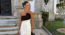 La invitada más elegante del fin de semana ha elegido el vestido que es tendencia en Nueva York y lo ha llevado con  unas sandalias de Mango
