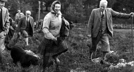 Por qué Isabel II durante sus vacaciones en Balmoral es la verdadera musa de estilo del otoño