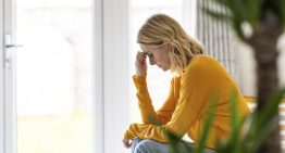 ¿El Alzheimer empieza en la menopausia? Hablamos con dos expertos sobre mitos y verdades acerca de la terapia hormonal