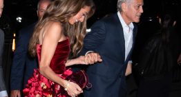 Las noches (y las piernas) más largas están hechas para los vestidos tan cortos como el de Amal Clooney