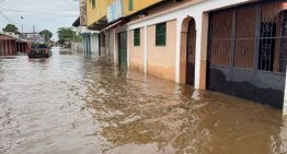 El río se tragó la vía a San Juan de Payara en Apure (Dramático VIDEO)