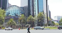 Bolsa mexicana retrocede tras registrar un nuevo máximo histórico