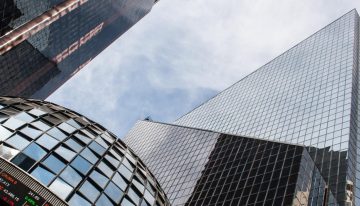 Bolsa mexicana toca un nuevo máximo intradía; mineras y Alsea lideran las ganancias