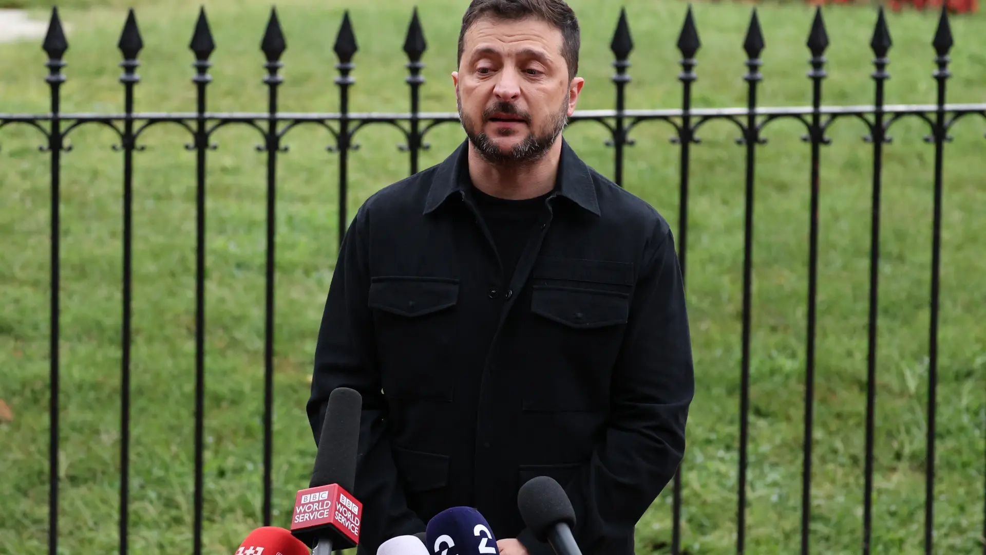 Zelenski descarta viajar a Moscú y dice que Putin «puede ir a Kiev»