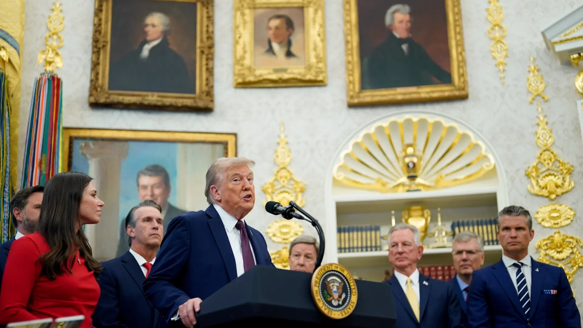 Trump afirma que EEUU atacó a un barco cargado de drogas procedente de Venezuela
