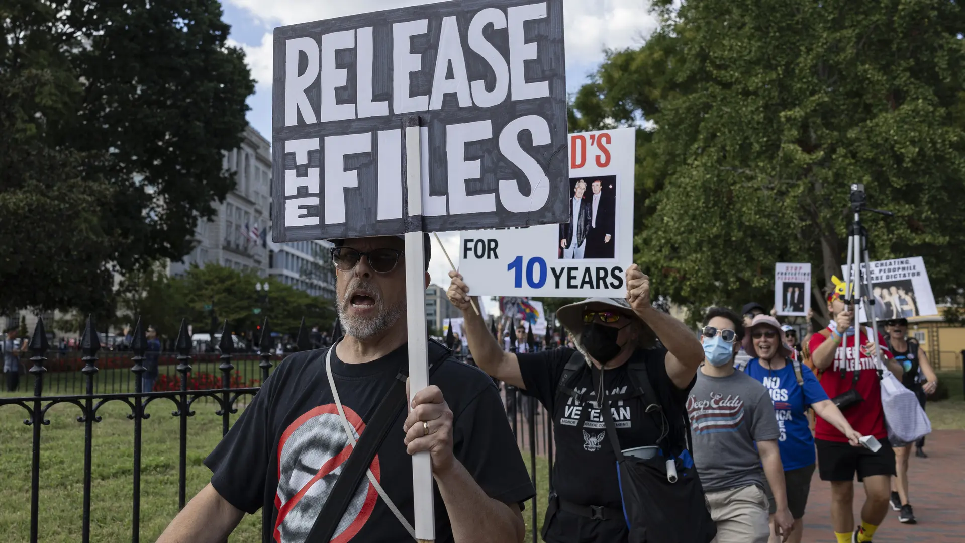 La primera víctima de Epstein culpa a Trump de negarle documentos que podrían ayudarle «a recordar y superar todo esto»