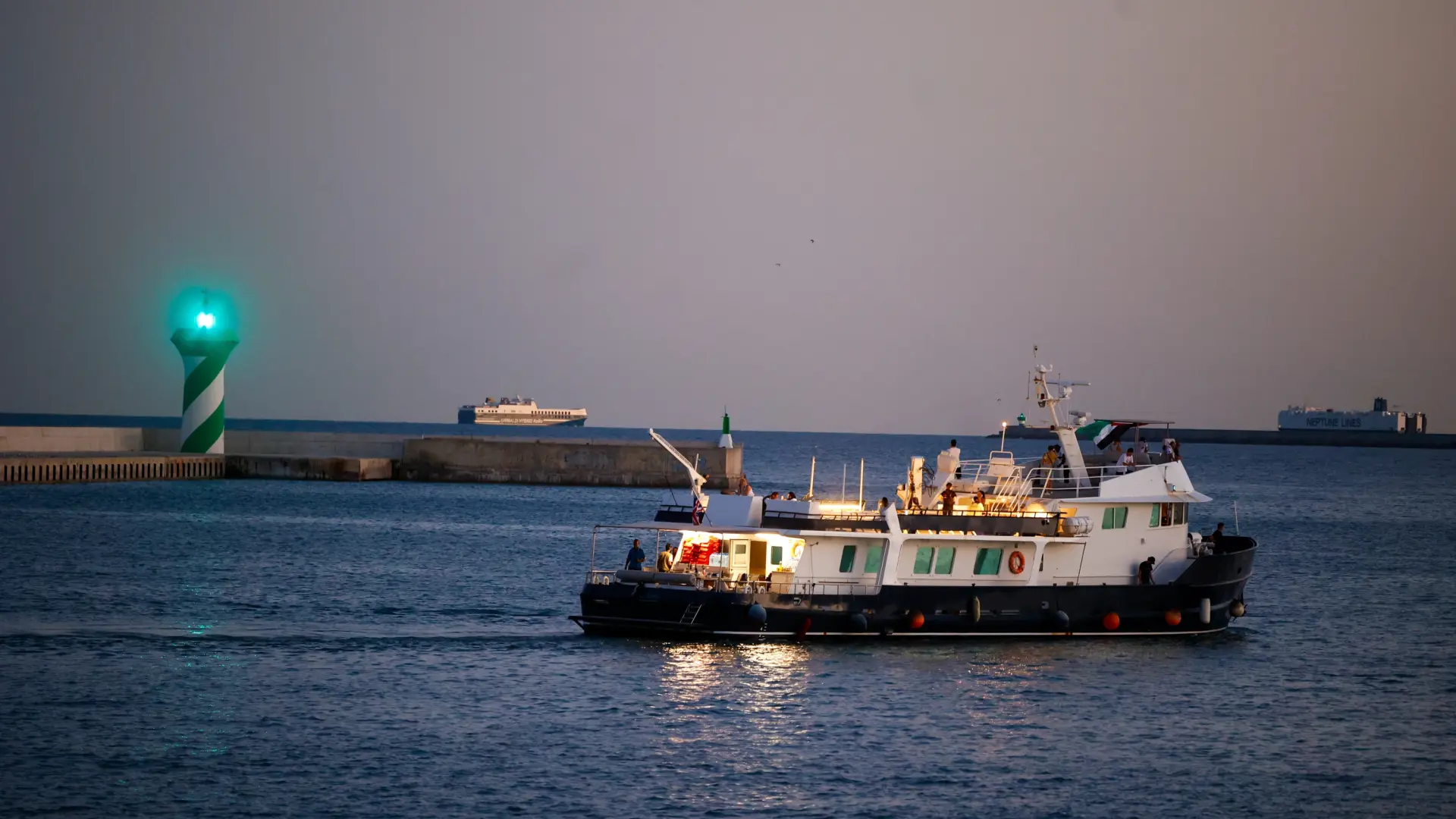 Atacan con un dron al 'Barco Familiar' de la flotilla rumbo a Gaza en el puerto de Túnez