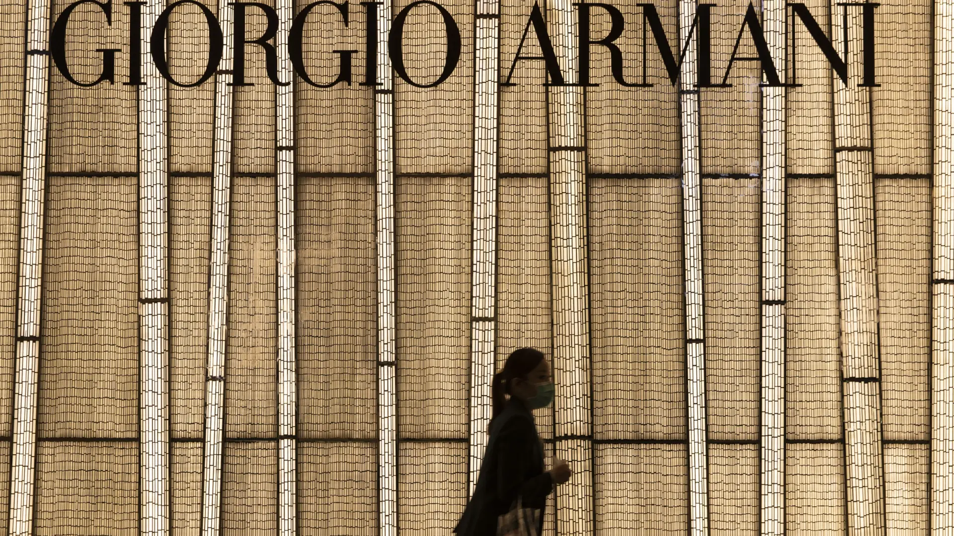 Batas anti-covid 'Made in Armani': cuando Giorgio transformó sus fábricas para luchar contra la pandemia
