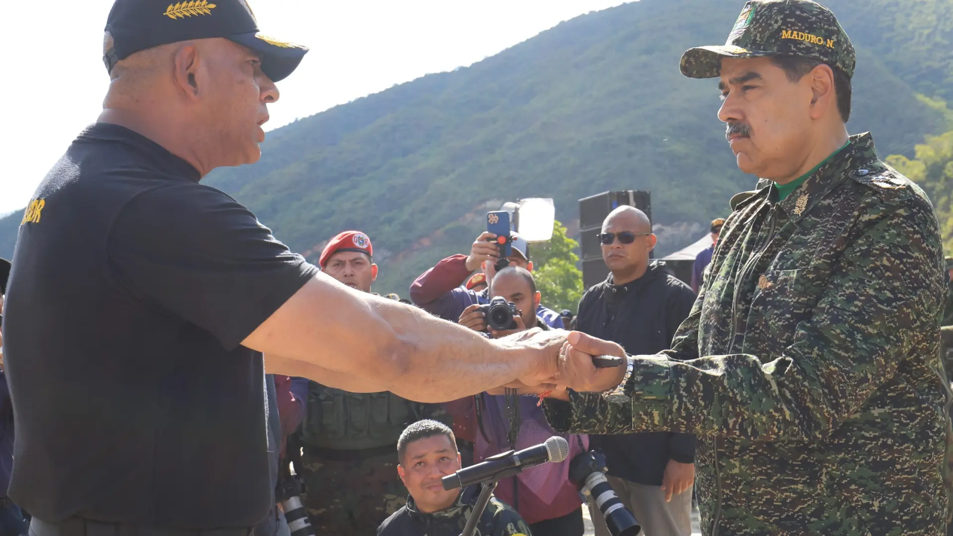 Maduro anticipa una «etapa de lucha armada» si Estados Unidos agrede a Venezuela
