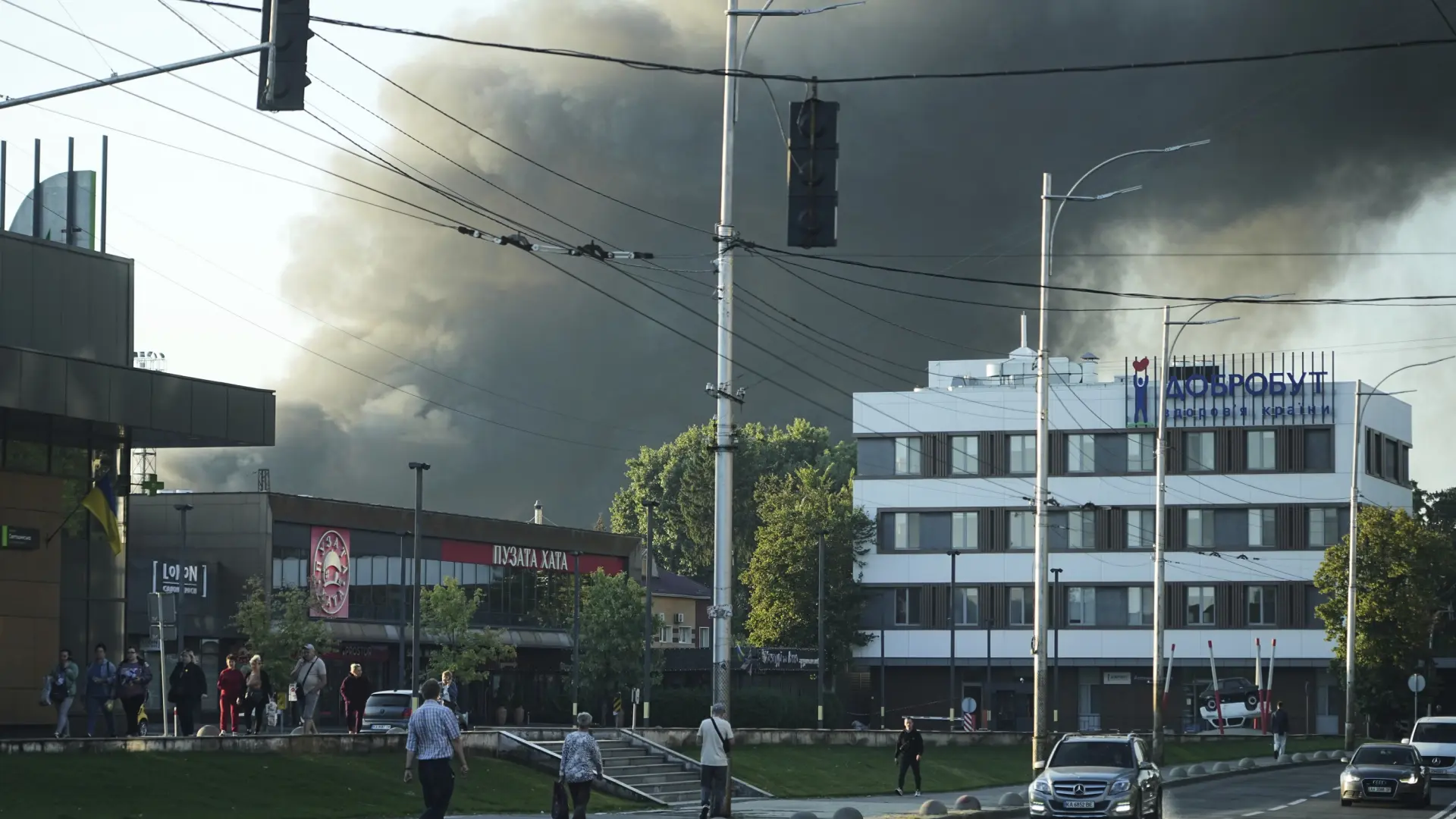 Rusia ataca por primera vez la sede del Gobierno de Ucrania: hay al menos tres muertos en Kiev