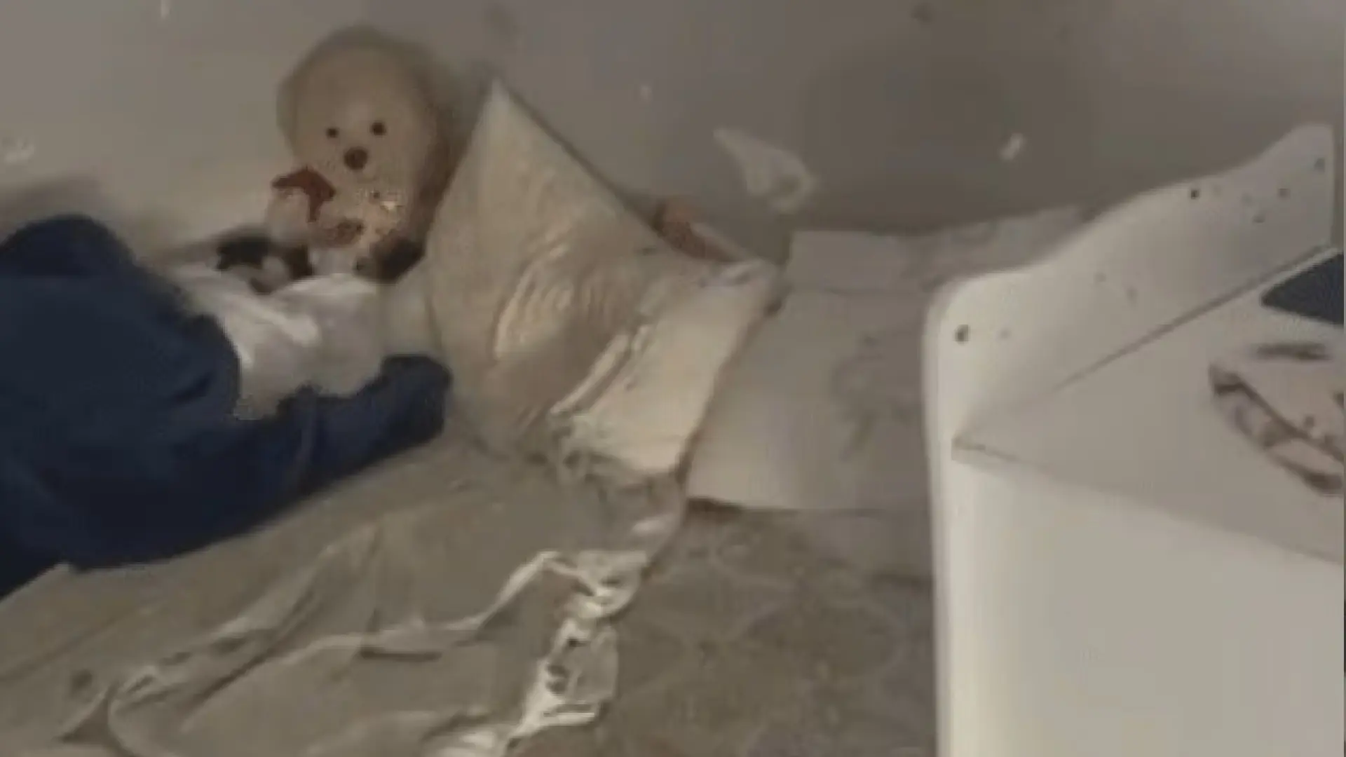 Liberan a una niña de 6 años que llevaba toda su vida encerrada en una habitación: «Estaba deslumbrada por todo»