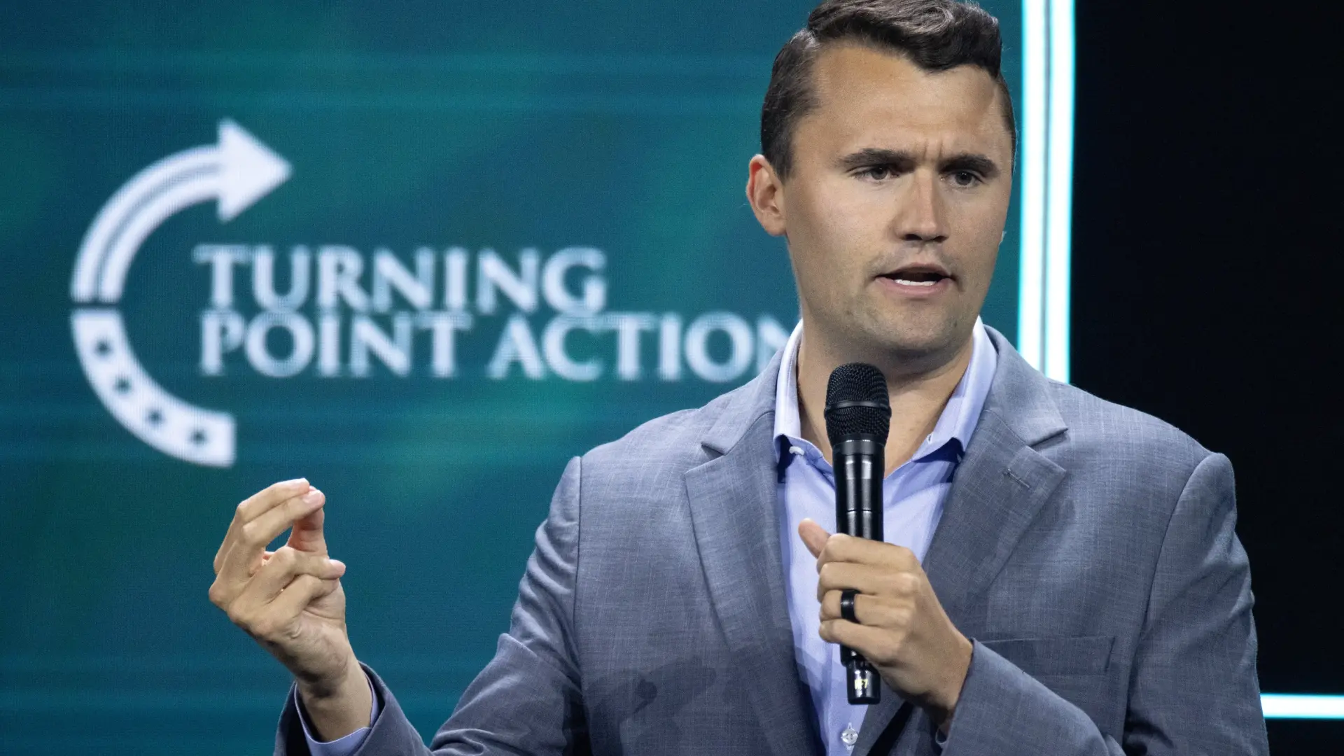 Una revista feminista borra un artículo en el que lanzaban «una maldición» a Charlie Kirk dos días antes de su asesinato