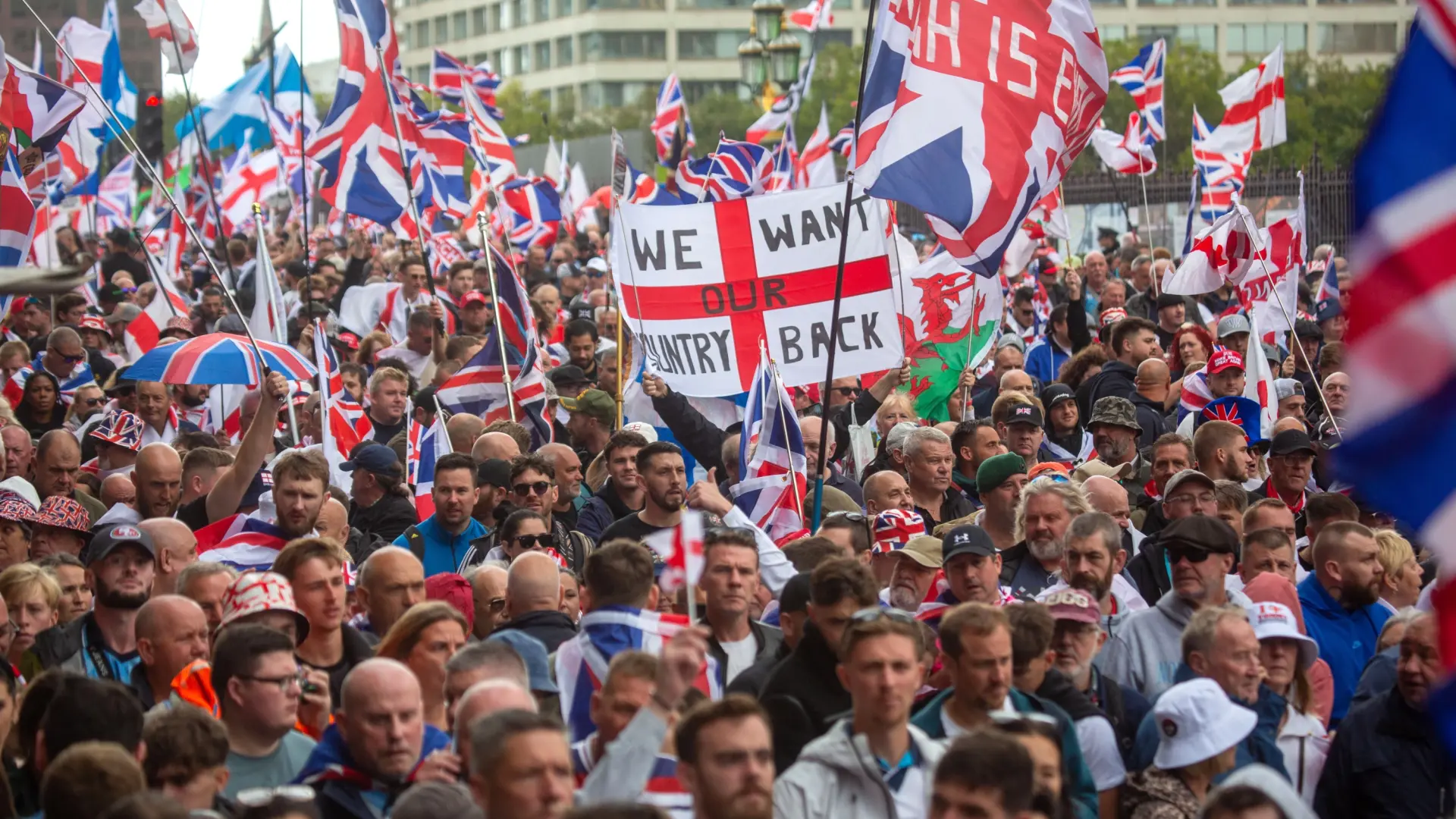 Una multitudinaria marea «patriótica» toma las calles de Londres bajo el lema «Unamos al Reino»