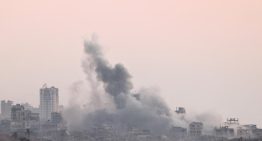 Israel derriba otra torre residencial con un bombardeo contra la ciudad de Gaza