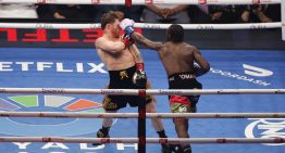 Las 7 cifras de Netflix sobre la pelea que perdió Canelo