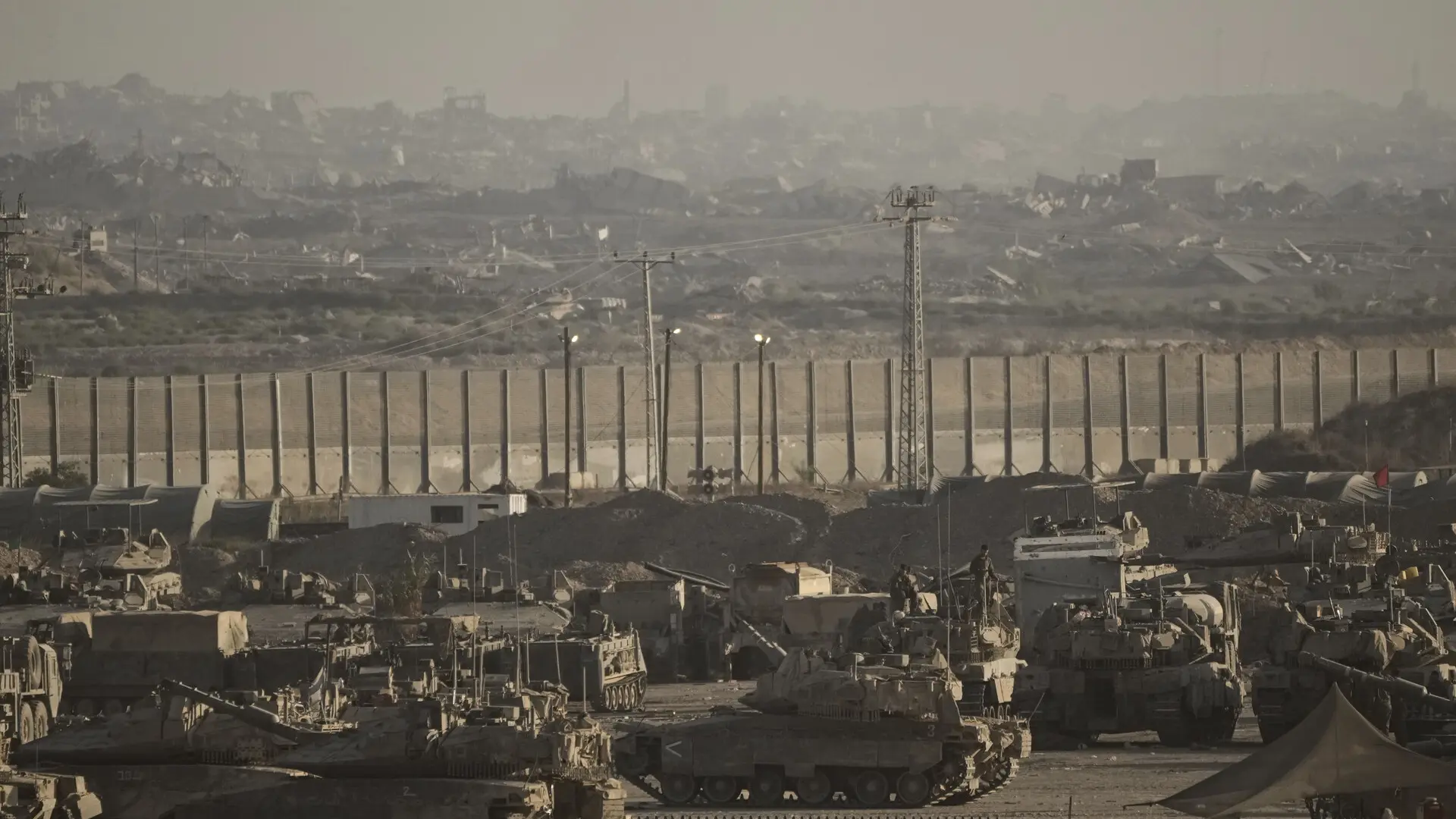 Israel lanza su ofensiva total sobre Ciudad de Gaza y entra con tanques en la zona: «Está ardiendo»