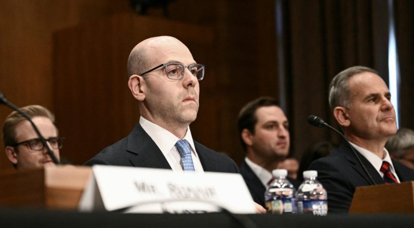 Stephen Miran, candidato de Trump, se convierte en gobernador de la Fed