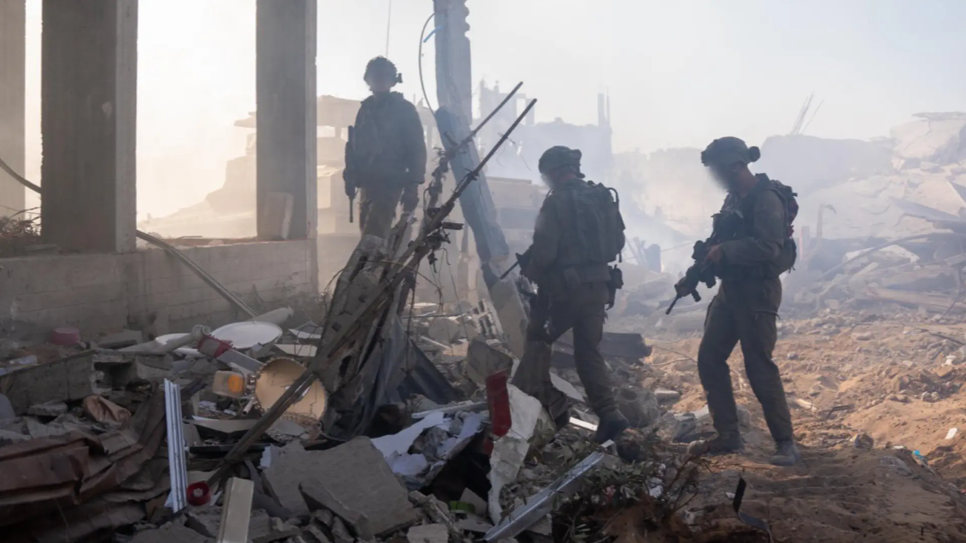 Israel difunde un vídeo de sus soldados avanzando calle a calle entre las ruinas de Ciudad de Gaza