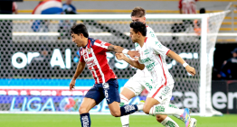 Chivas vence 3-1 al Necaxa en el inicio de la jornada 10