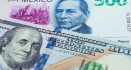 Peso mexicano cae a 18.50 ante dólar fuerte y tras recorte de tasa del Banxico