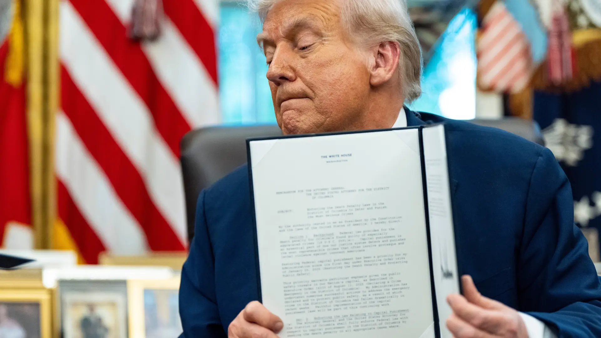 Trump firma una orden ejecutiva para pedir la pena de muerte en Washington DC por el supuesto «crimen sin control»