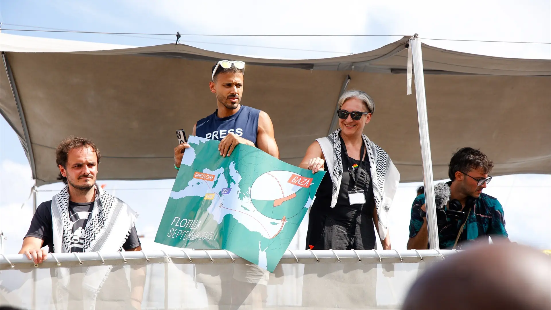 El barco de la Flotilla en el que viajaba Ada Colau no continuará hasta Gaza: «Ha petado»