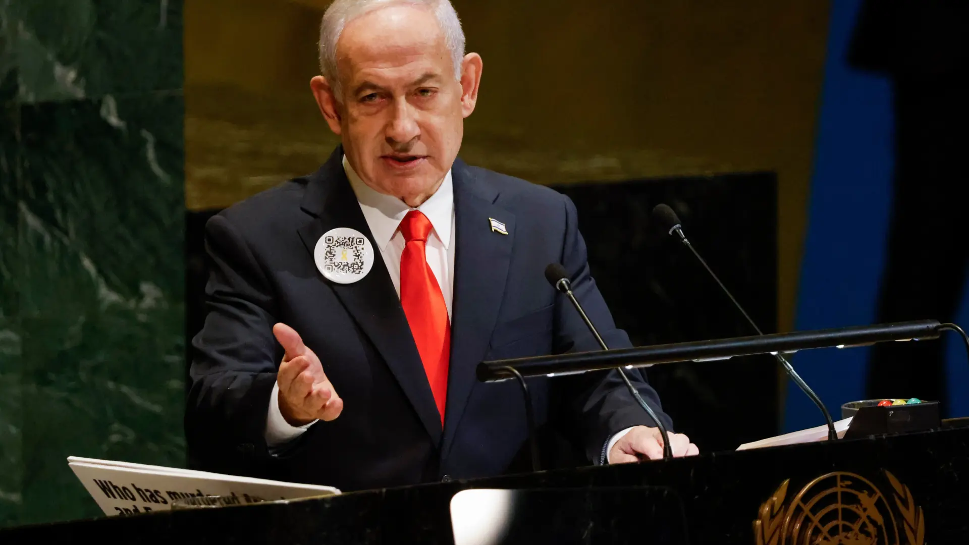 Qué significa el pin con un QR de Netanyahu en la ONU y su relación con los atentados de Hamás del 7 de octubre