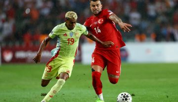 Lamine Yamal, el nuevo rey de la gambeta: la jugada maradoniana con cinco defensores en el camino en la goleada de España a Turquía