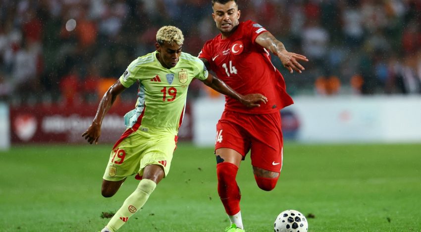 Lamine Yamal, el nuevo rey de la gambeta: la jugada maradoniana con cinco defensores en el camino en la goleada de España a Turquía