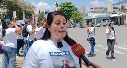 Andreina Baduel sufrió asedio por funcionarios del régimen en nueva protesta por presos políticos (VIDEO)