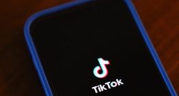 Cómo algunos jóvenes venezolanos se ayudan con ingresos por TikTok