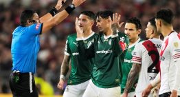 Los mejores memes de River vs Palmeiras, con foco en el confuso mensaje del árbitro Jesús Valenzuela