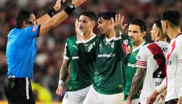 Los mejores memes de River vs Palmeiras, con foco en el confuso mensaje del árbitro Jesús Valenzuela