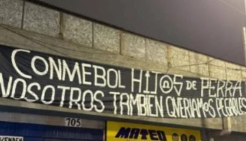 Las fuertes banderas de los hinchas de Alianza Lima para la U. de Chile, tras el escándalo con Independiente por la Copa Sudamericana