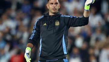 Emiliano Dibu Martínez cumple 33 años y tiene entre ceja y ceja otras dos marcas para agrandar su leyenda en la Selección Argentina