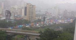 Fuertes lluvias con vientos y truenos causaron estragos en varias zonas de Caracas este #20Sep (VIDEOS)