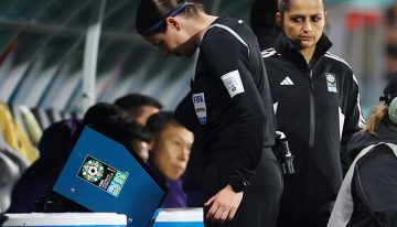 Qué es el 'FVS', el nuevo soporte de videoarbitraje que reemplazará al VAR en el Mundial Sub 20 de Chile 2025, donde jugará Argentina