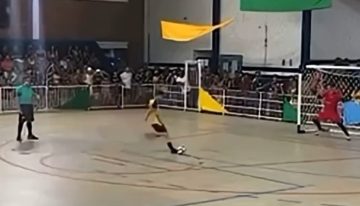 Atajó un penal y cayó muerto: la tragedia en un partido de futsal que conmueve a Brasil
