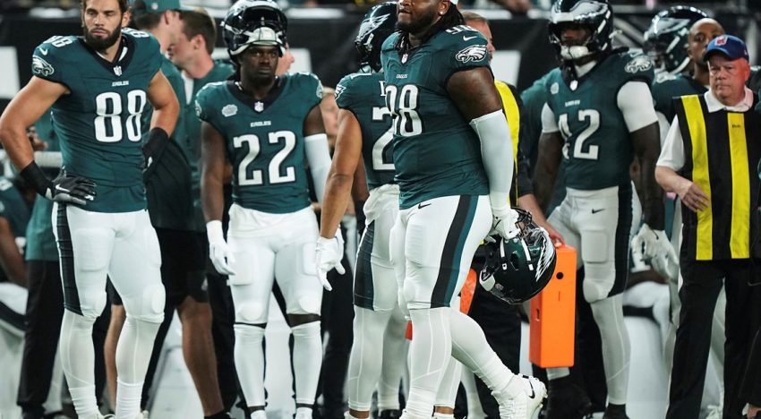 Insólito arranque de la NFL: expulsión a los seis segundos por escupir a un rival y tormenta eléctrica en el partido inaugural