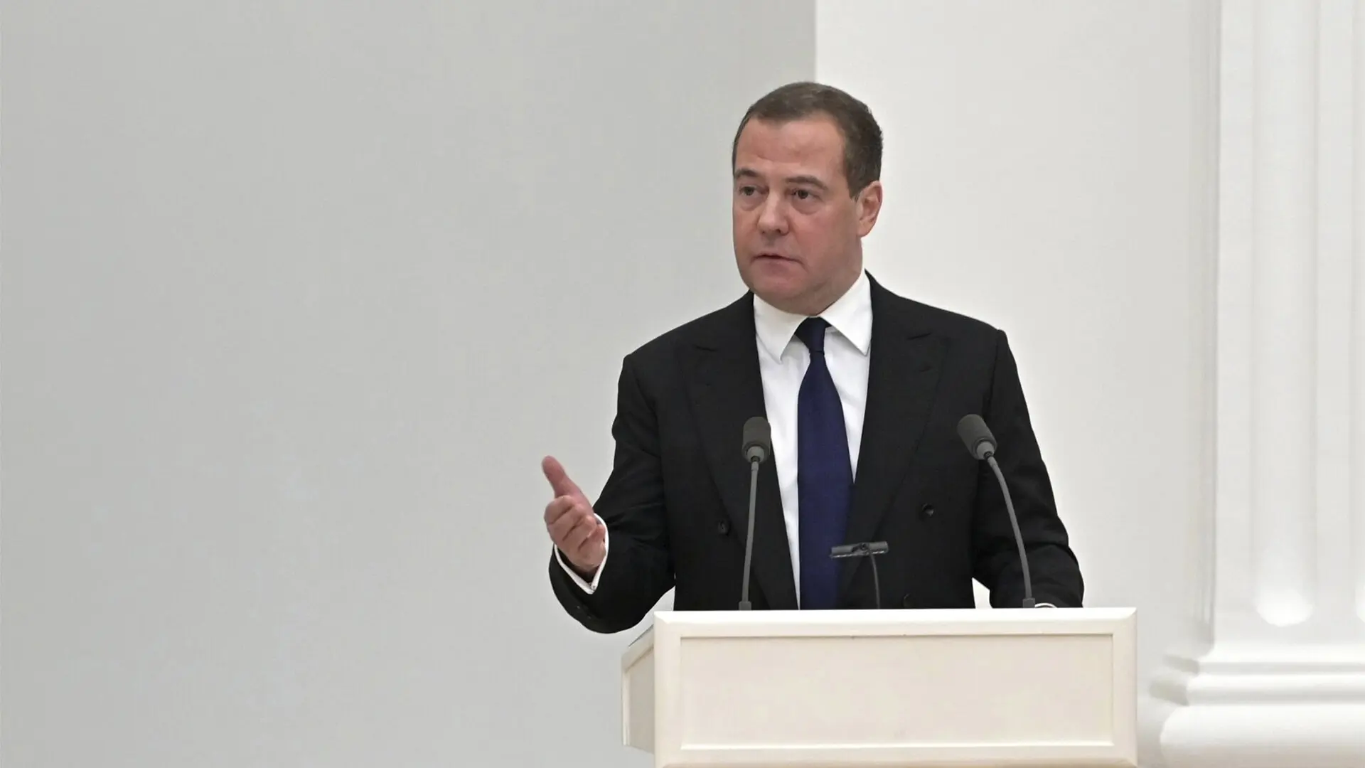 Medvedev llama «frígida» a Europa, dice que «no puede permitirse» una guerra con Rusia y avisa del «riesgo real» de conflicto nuclear