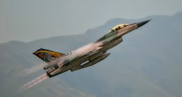 CBS: Dos F-16 del régimen chavista sobrevolaron buque de guerra de EEUU como «demostración de fuerza»