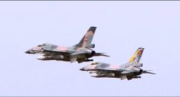 Fanb publicó como un logro el inédito VIDEO de cazas F-16 sobrevolando destructor de EEUU