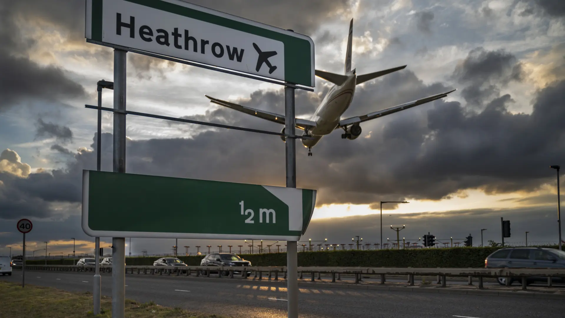 Evacúan una terminal del aeropuerto de Heathrow en Londres por la presencia de «material peligroso»