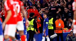 A Enzo Fernández le revolearon botellas los hinchas de Benfica en la cancha del Chelsea: la reacción de Mourinho