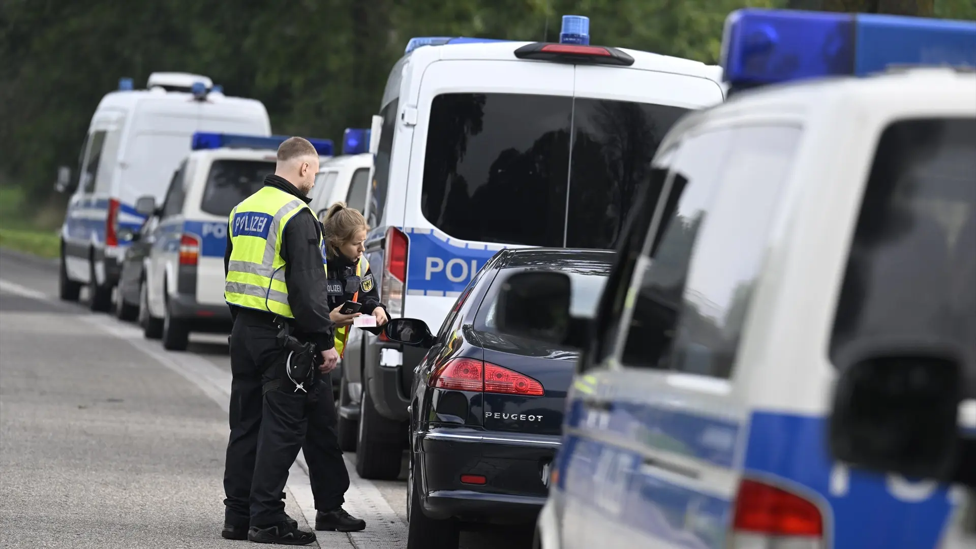 Preocupación por el aumento de la violencia en Bélgica: Bruselas registra un nuevo tiroteo y hallan un cuerpo atado en un río